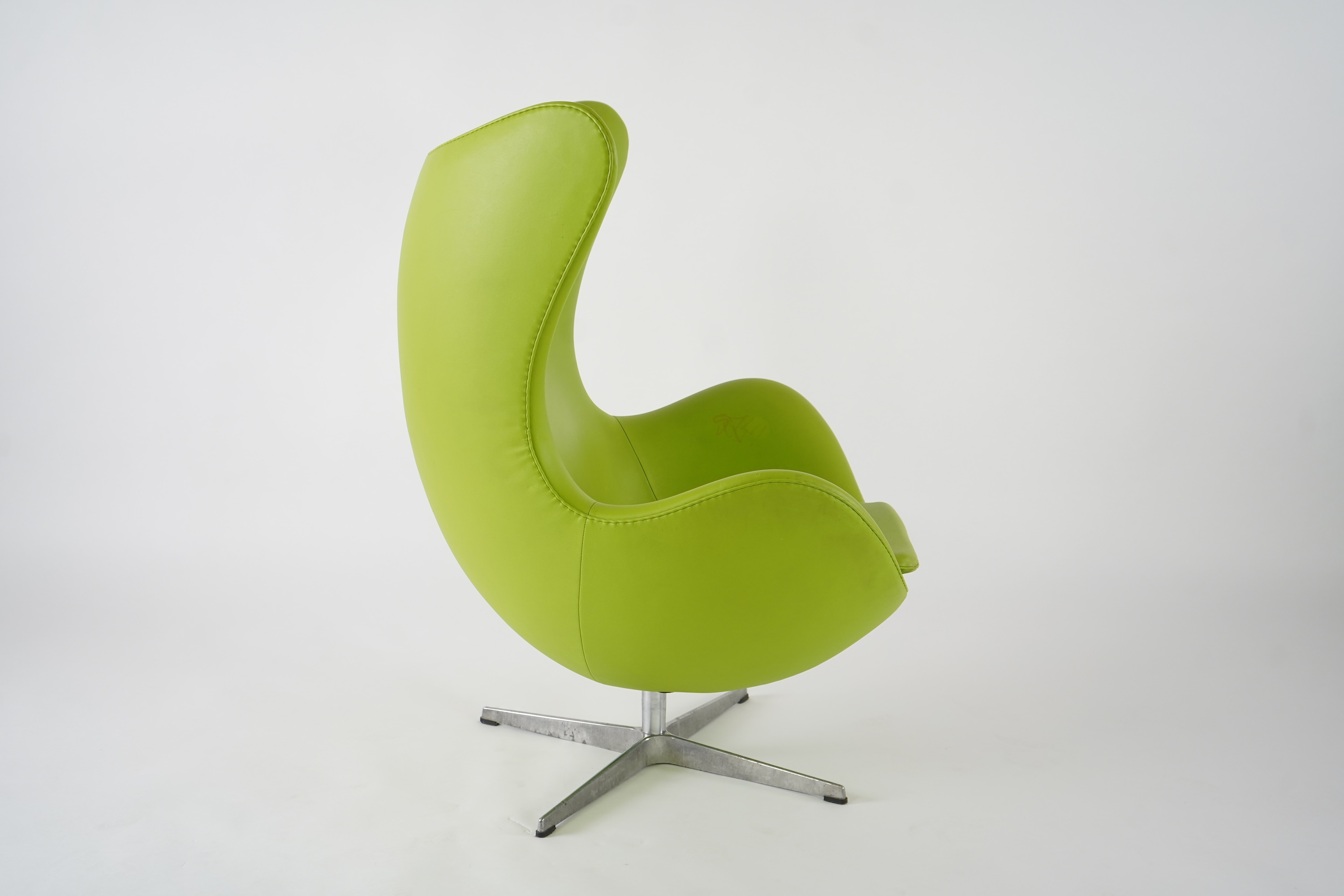Arne Jacobsen (Danish, 1902–1971) for Fritz Hansen: An 'Egg' lounge chair